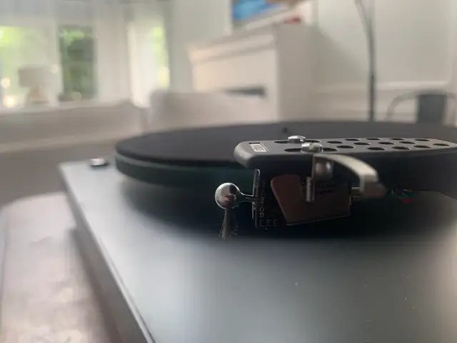 Vintage Rega Planar 3 Turntable w/ RB300 Tonearm in Other in Ottawa - Image 2