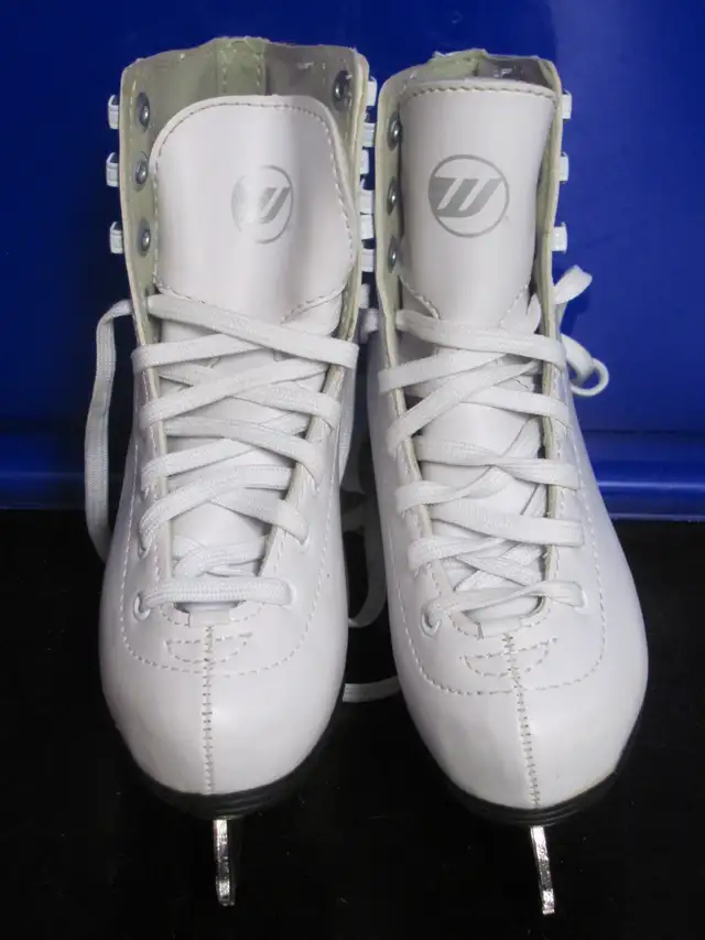 NEW WINNWELL Figure SKATES Size 10Y (Inner length 18.2cm/7.1'') in Skates & Blades in Muskoka - Image 2