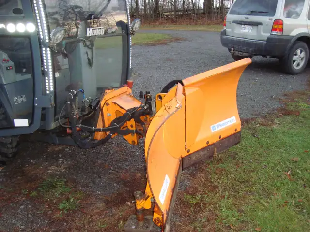 2010 Hako articulating sidewalk snow plow in Other in Trenton - Image 5