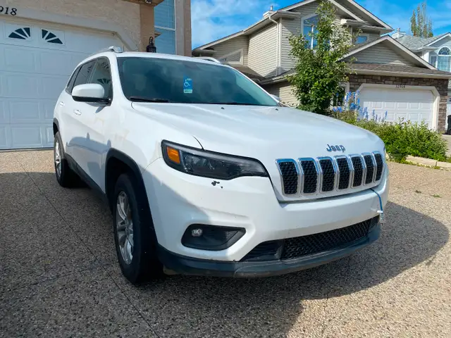 2019 JEEP CHEROKEE LAT. Active one owner 4Cyl excellent condition63013089084417121