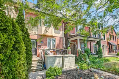 2 Bedroom in North Riverdale.