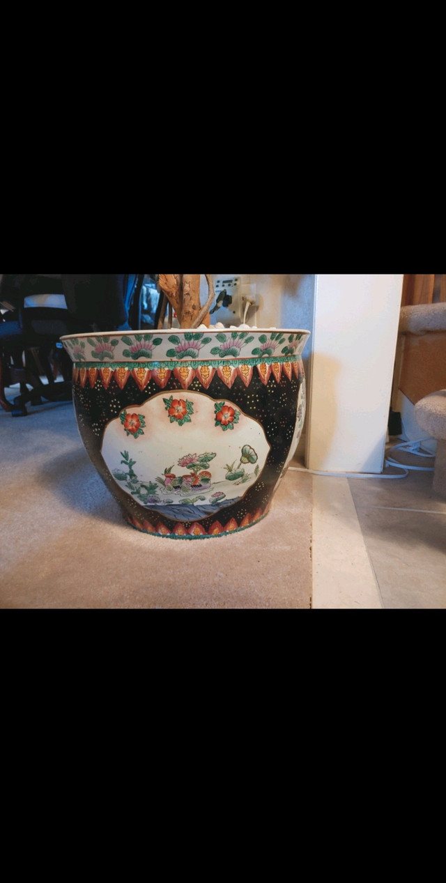 Large Vintage Asian Fish Bowl planter/pot in Home Décor & Accents in Mississauga / Peel Region - Image 2