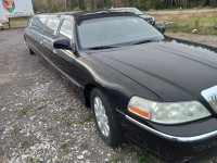 2001 Lincoln Town Car Limo