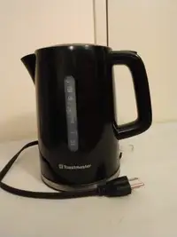 Electric kettle with a capacity of 1.7 liters