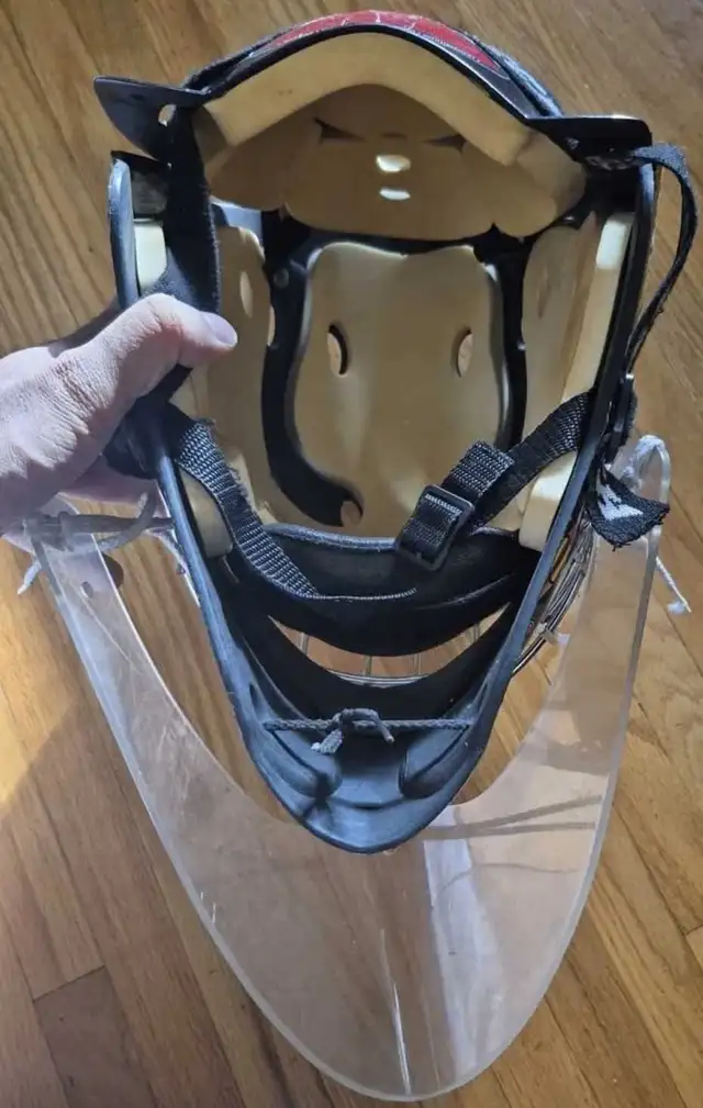 ITECH - Hockey goalie mask for adults in Hockey in Laval / North Shore - Image 5