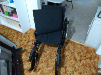 Chaise roulante pour petite personne