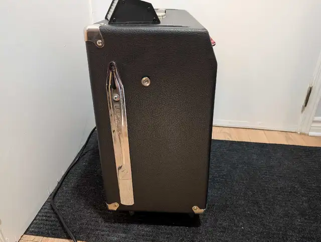 Fender The Twin 2x12 Red Knobs in Amps & Pedals in Ottawa - Image 8
