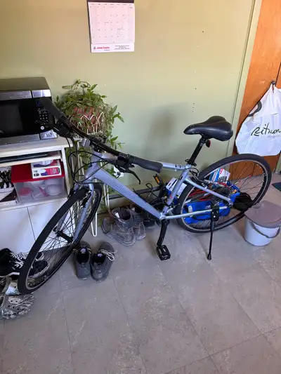 Vélo hybride Diamondback Lachine 1 .Neuf, View more