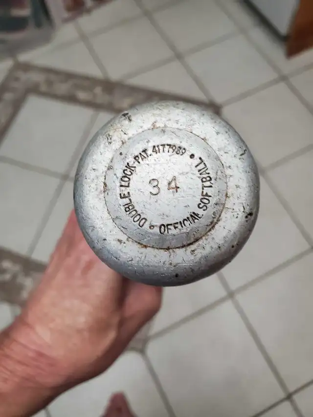Easton 34" Baseball bat in Baseball & Softball in Cambridge - Image 2