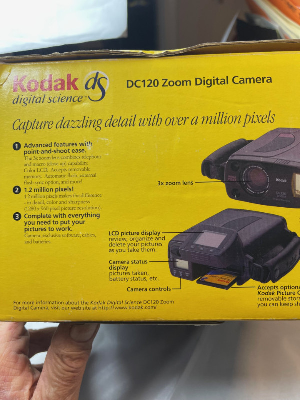 KODAK DS DC120 ZOOM DIGITAL CAMERA AND SOFTWARE #V1194 in Cameras & Camcorders in Edmonton - Image 3