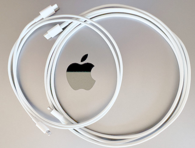 Apple lightning usbC charge cable in Cell Phone Accessories in Victoria