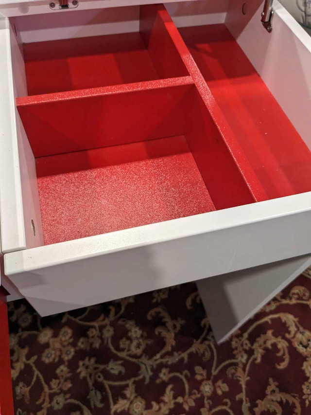 Ikea white vanity table EUC in Dressers & Wardrobes in Mississauga / Peel Region - Image 4