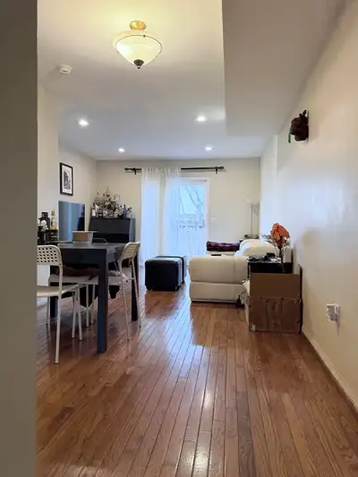 Unit: This is a three-plus one-bedroom condo townhouse situated right next to Lawrence West Subway S...