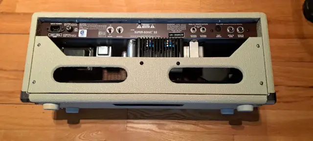 Fender Super-Sonic 22 2-Ch. 22W Head w/FootSwitch+Cover!+Reverb! in Amps & Pedals in City of Montréal - Image 5