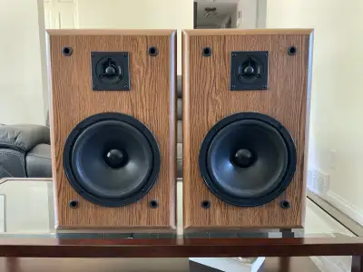 KLH Bookshelf speakers, View more