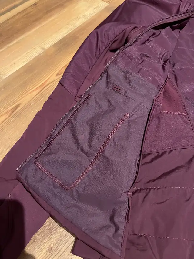 Lululemon Down For It All Jacket - Women’s Size 10 - Like New in Women's - Tops & Outerwear in Hamilton - Image 4