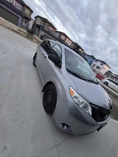 2015 Toyota sienna LE, View more