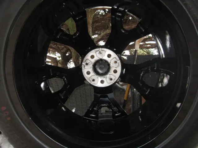 Next to new BMW X7 Oem black 21" winter snow wheel kit style 752 in Tires & Rims in Oakville / Halton Region - Image 9
