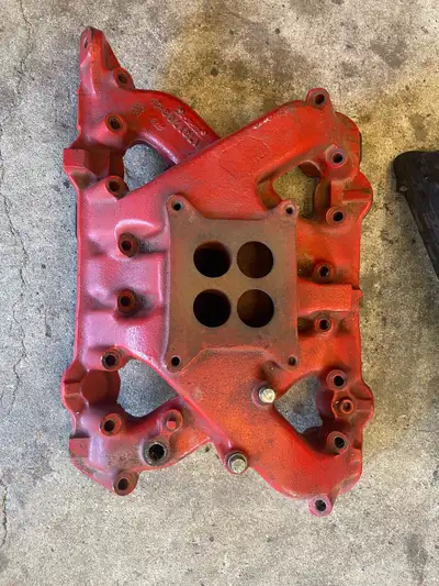 Gen1 hemi intake and valley pan . Very good condition.