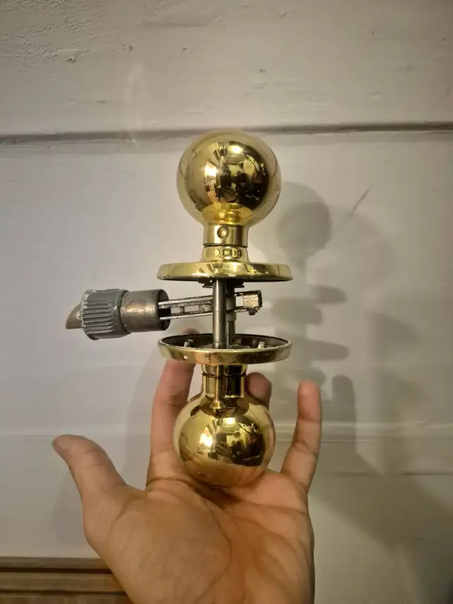 Portes d'intérieurs avec fenêtre (x2) in Windows, Doors & Trim in City of Montréal - Image 4