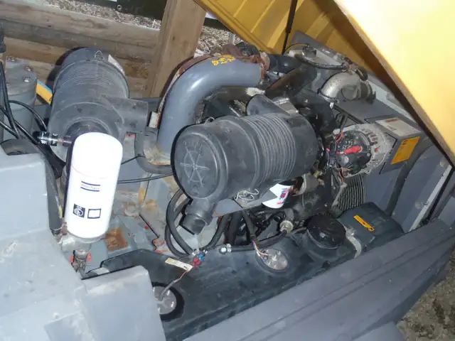 2011 Atlas Copco XAS 185 Air Compressor in Heavy Equipment in Nanaimo - Image 5