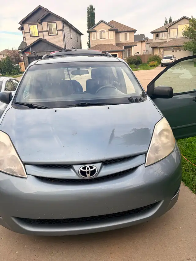 2010 Toyota Sienna- light blue492697835852288008