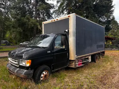 Here’s a great project for someone looking for an older Ford E-450 diesel with only 202,000 km. Thes...