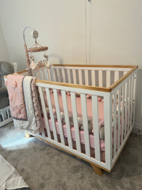 Convertible baby crib