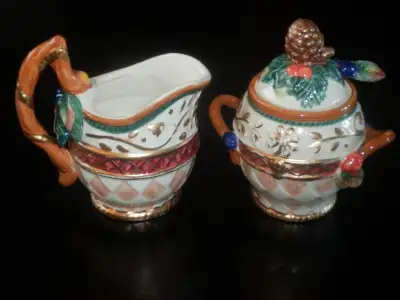 Crémier et sucrier en céramique par Fitz and Floyd, View more