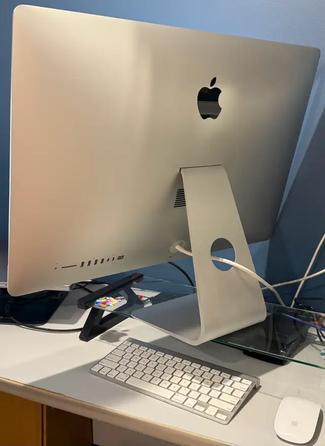 iMac 27" 5K 2020 – i9 10 cœurs, 128Go RAM, SSD 4To, 5700XT 16 Go in Desktop Computers in City of Montréal - Image 3