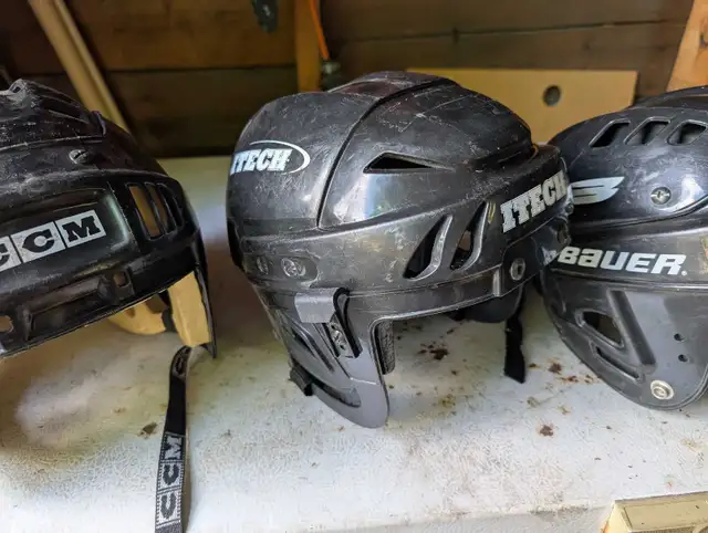 hockey helmet  in Hockey in Hamilton - Image 4