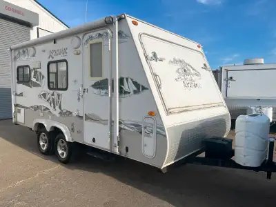 2008 KODIAK 195 Hybrid Travel Trailer - one owner unit! 3510 Lbs UVW / 5000 Lbs GVWR Sleeps 5-6 Ligh...