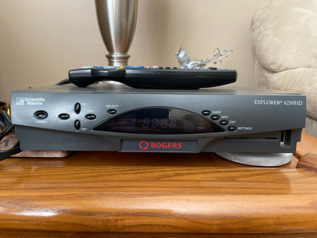 Rogers Explorer 4250HD cable box with Remote in Video & TV Accessories in London