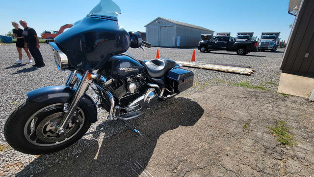 Harley Davidson flhx dans Routières  à Ouest de l’Île - Image 2