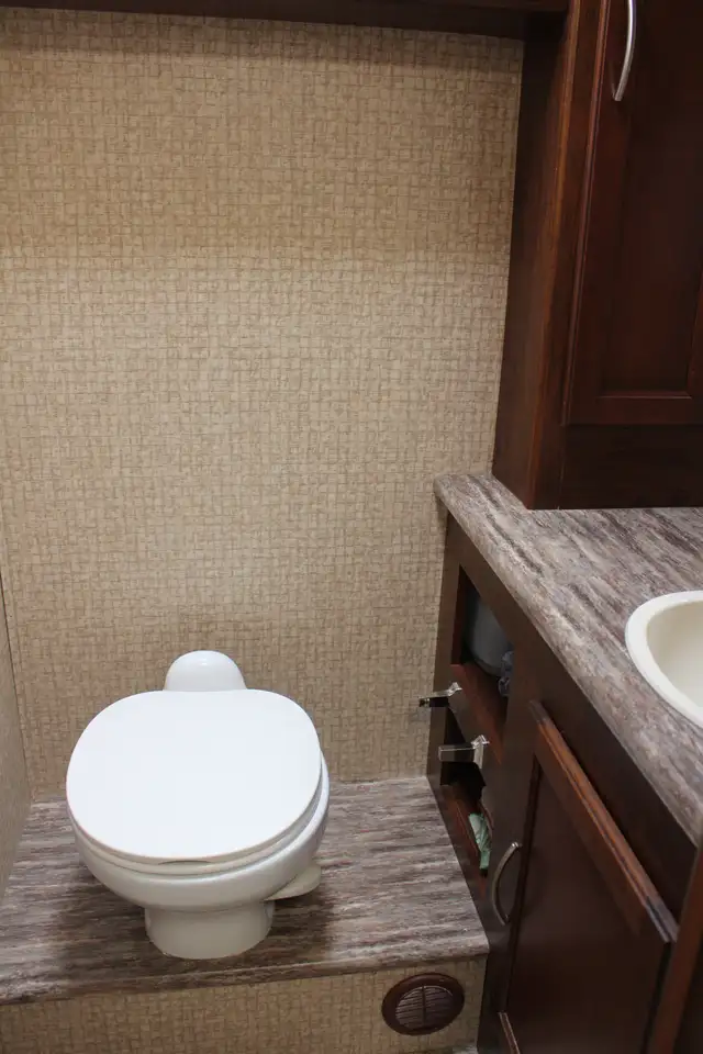 2015 Coachmen Pursuit in RVs & Motorhomes in Chilliwack - Image 10