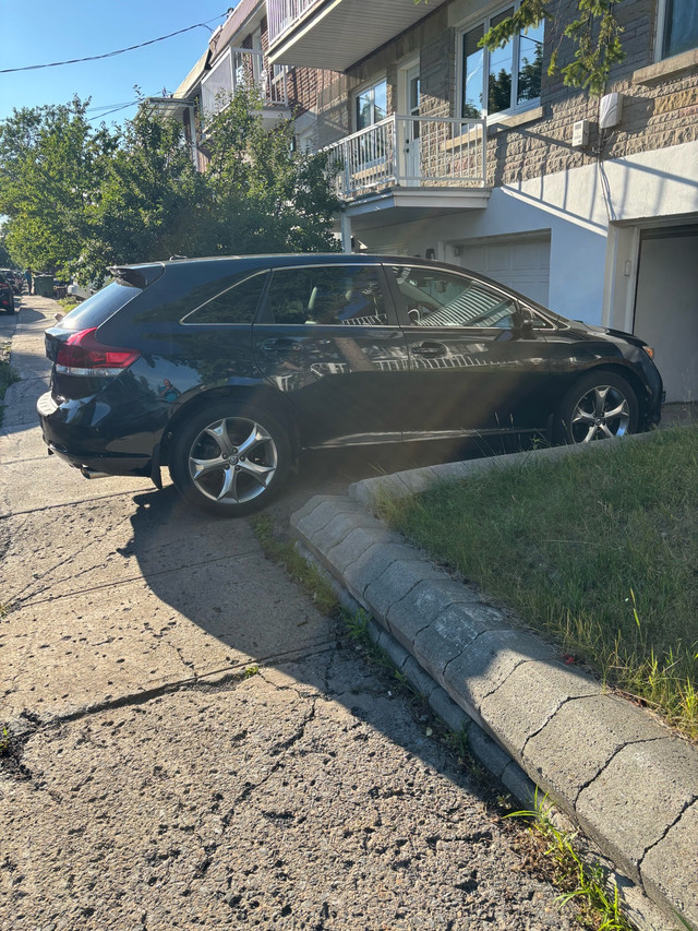 Toyota Venza dans Autos et camions  à Ville de Montréal - Image 2