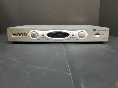 Motorola DCT 6200 HD Ready TV Digital Set top Box. It weight 4,2kg and its measurements are: 17" x 2...