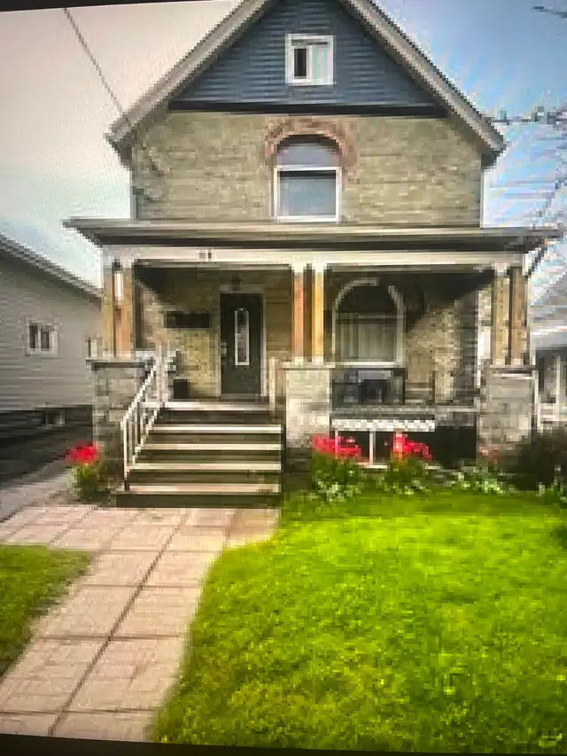 Courthouse 3 Bedroom and Loft Apartment