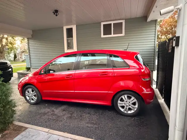 Mercedes B200 with Low Mileage, Excellent Condition