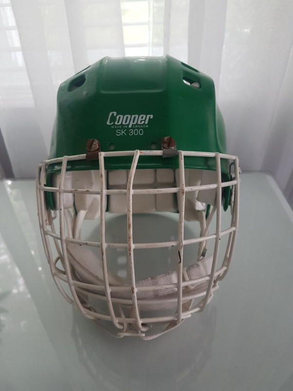 Casque de hockey / Helmet Vintage Cooper SK 300 avec cage dans Hockey  à Saint-Hyacinthe