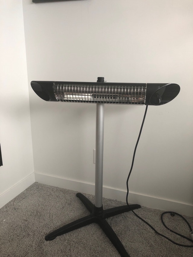 VEITO blade stand up heater with stand and remote Heaters