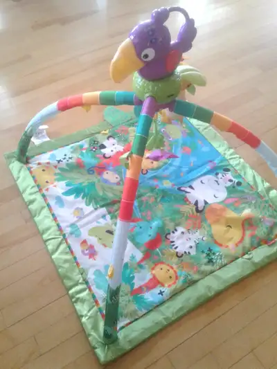 Fisher Price, 20" x 23". Tapis musical d'éveil / activités pour bébé 0+. Thème de la jungle - forest...