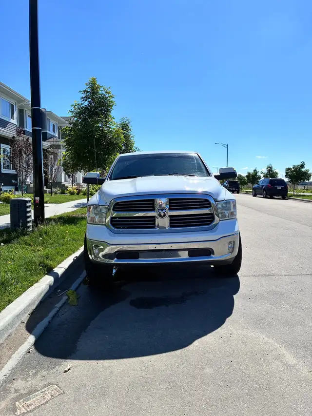 2014 Dodge Ram 1500 SLT 5.7L Hemi - 160KM525321610692536321