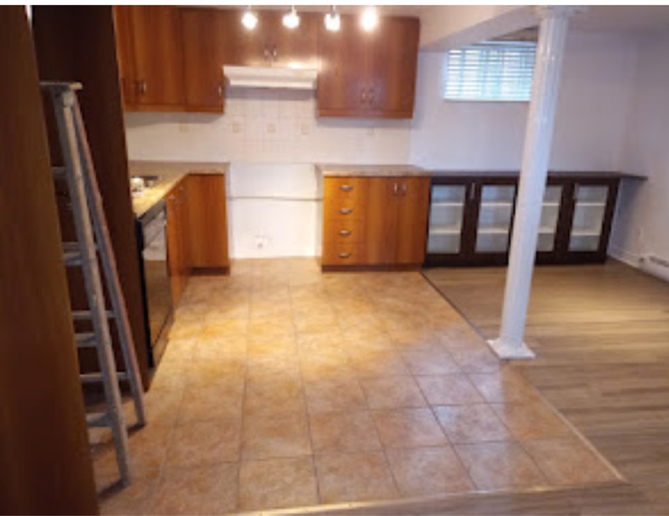 Apparemment 3 1/2 à louer pour $1380/mois 2