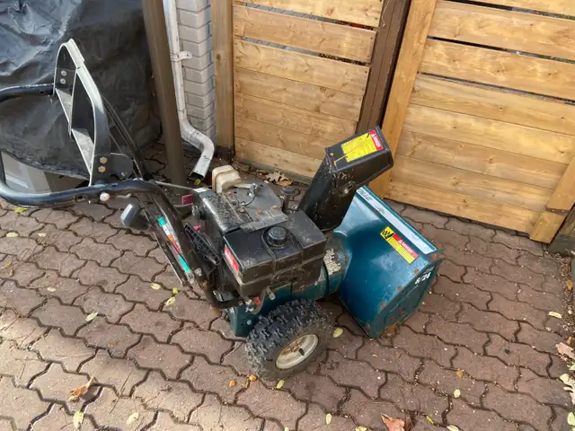 A vendre Souffleuse a neige fonctionnelle, in Snowblowers in West Island - Image 4