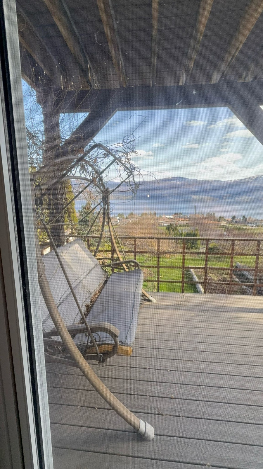 Spacious Suite with Lake & Mountain Views – West Kelowna 4