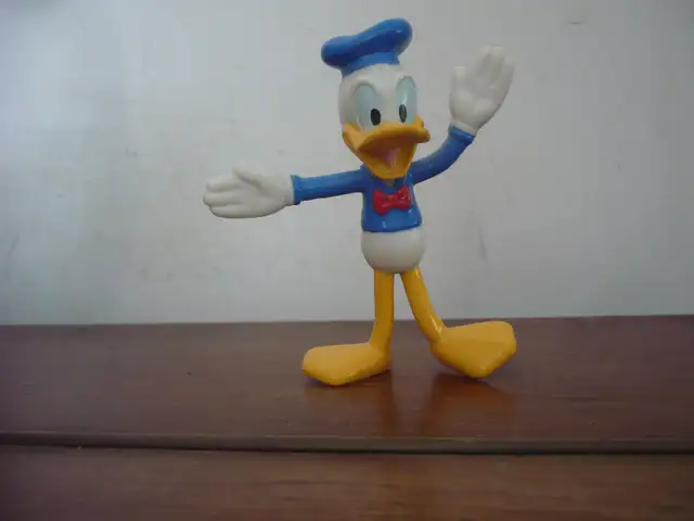 Donald Duck & Buzzlightyear Toy Figurines Disney63417636476545124