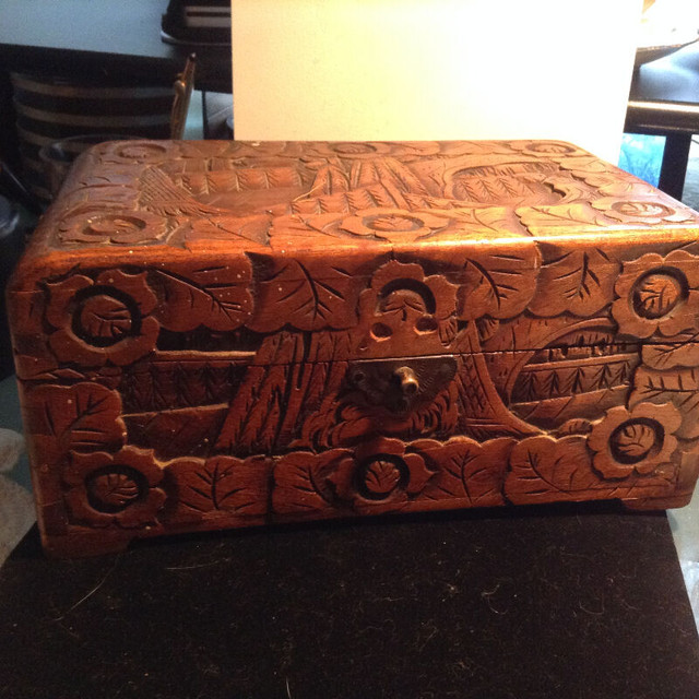 ANTIQUE CHINESE WOOD BOX in Arts & Collectibles in Vancouver