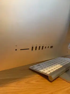 iMac (27-inch, late 2013) w/ Apple keyboard + Magic Mouse in Desktop Computers in City of Toronto - Image 11