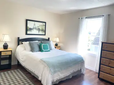 One Bedroom 2nd floor Apartment for Rent Located in a quiet residential area. 9 Minutes to Downtown...